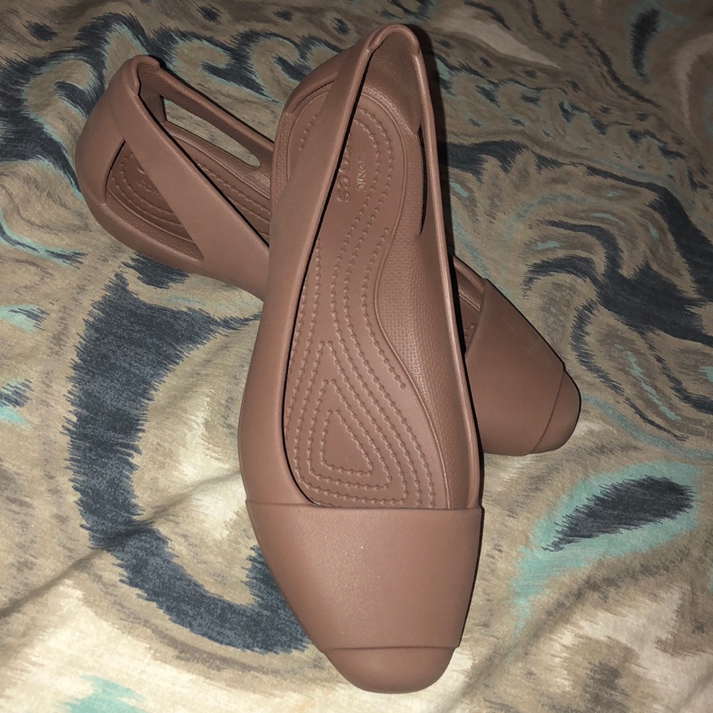 Tan Crocs Sienna - Size 6 - Iconic Comfort ❤️